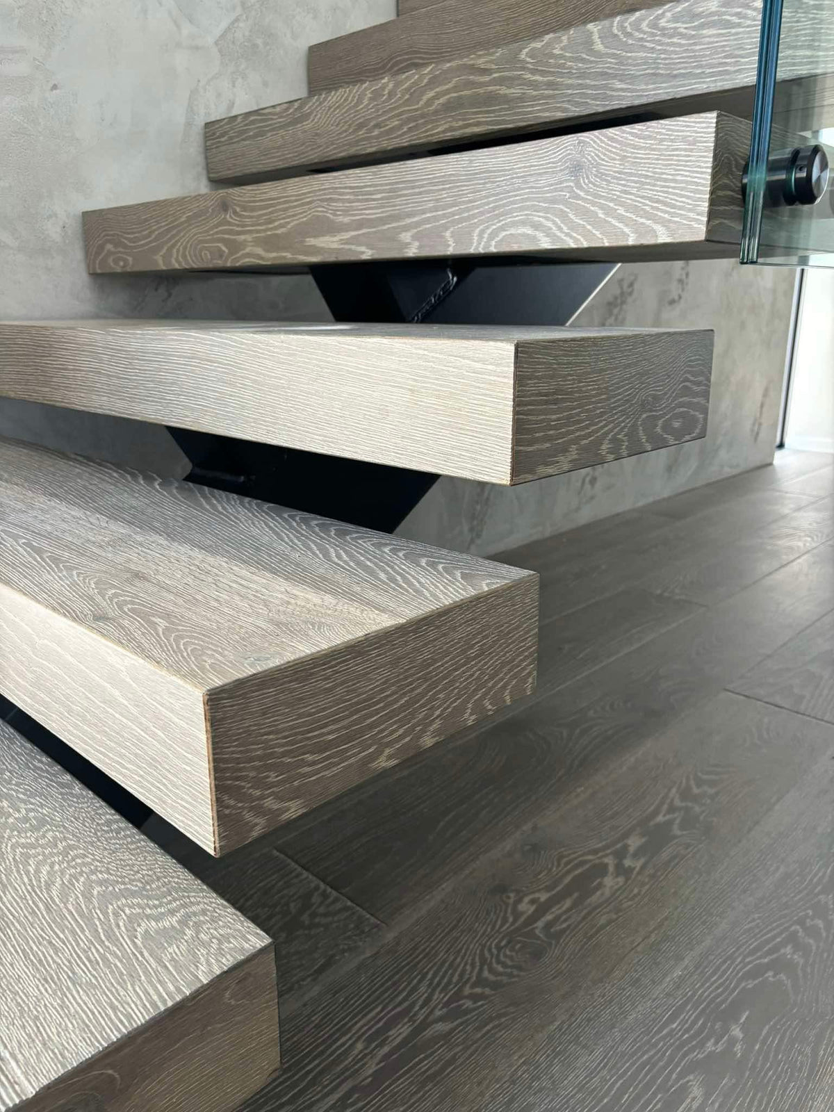 Stair wrap, floating